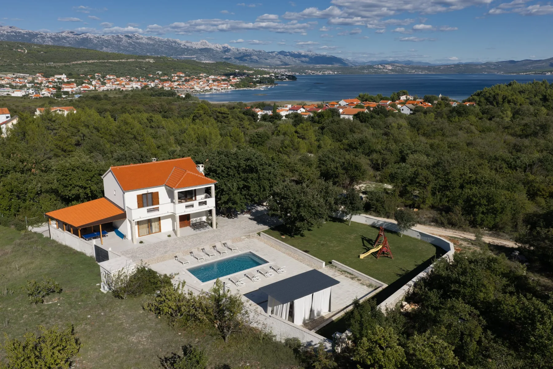 Vila i njezina okolica iz zraka