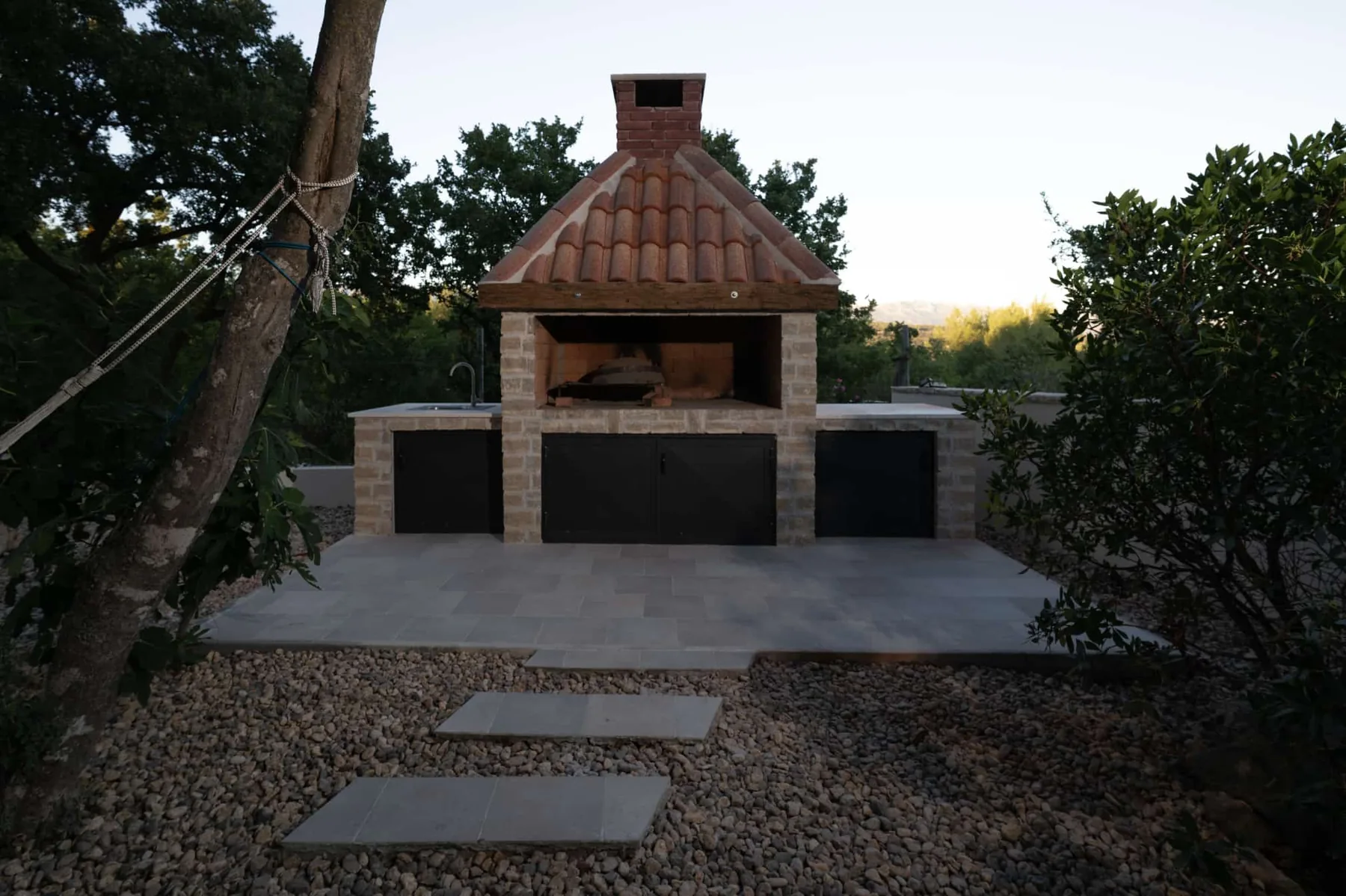 Tradicionalni komin na imanju Villa Zen Garden